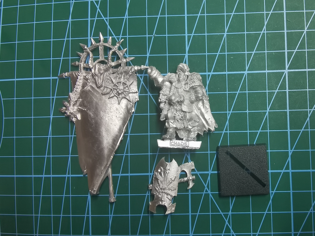 Warriors of Chaos Battle Standard - Image 2