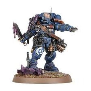 Space Marines Lieutenant in Phobos Armour